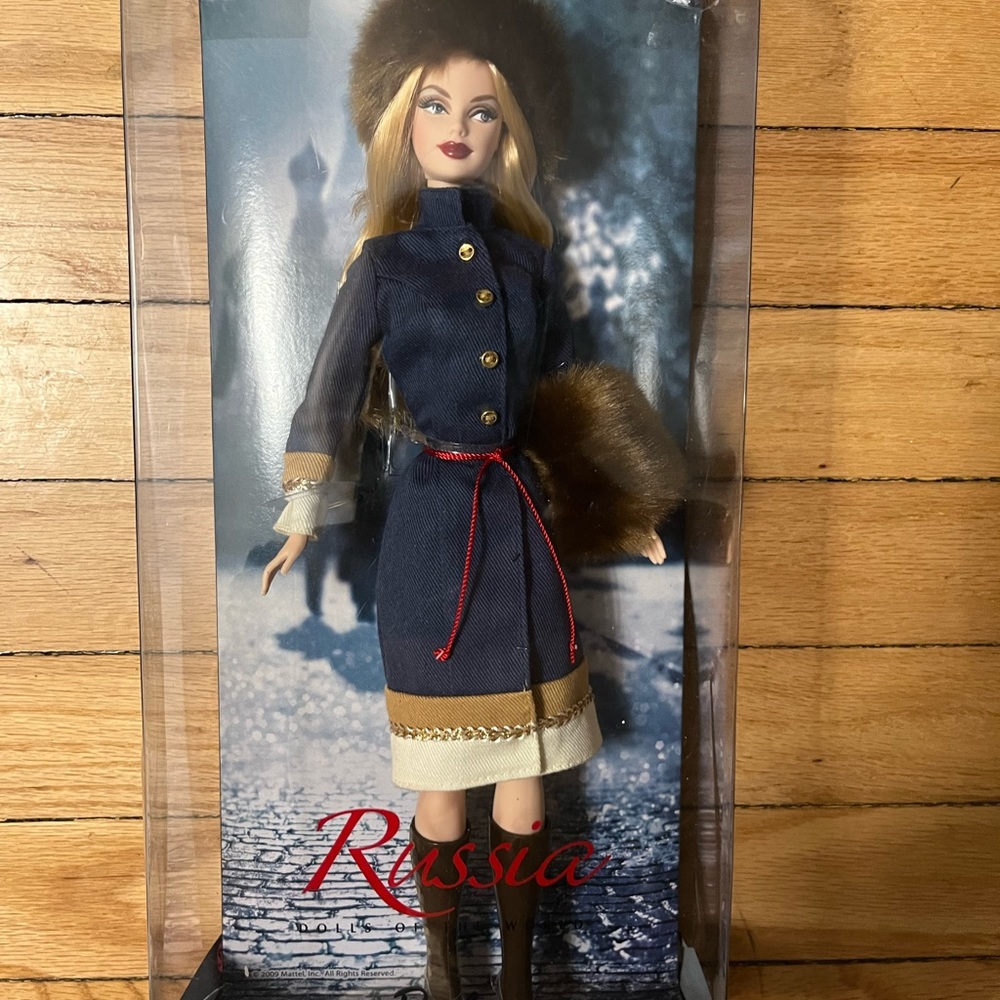 Barbie Russia Doll of the World. Nee in Box.